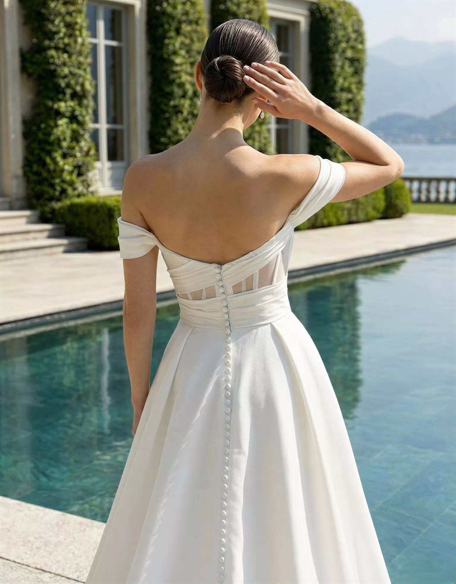 vestido-novia-haven-atelierromance-crepé-escoteredondo-espaldaenu-detalleespalda-atelierdebodas