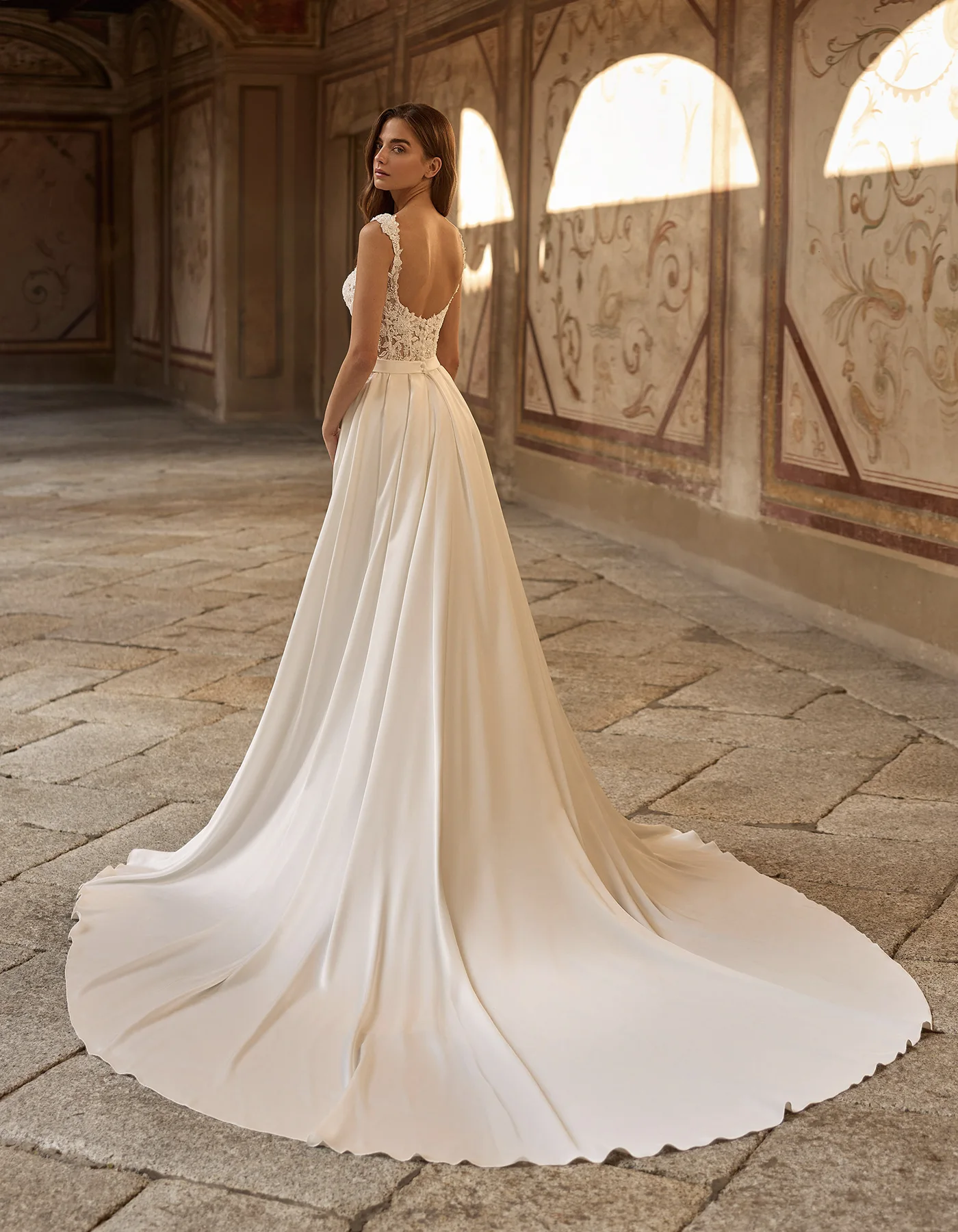 vestido-novia-hebe-albertopalatchi-encaje-escotecorazón-espaldarecta-atelierdebodas