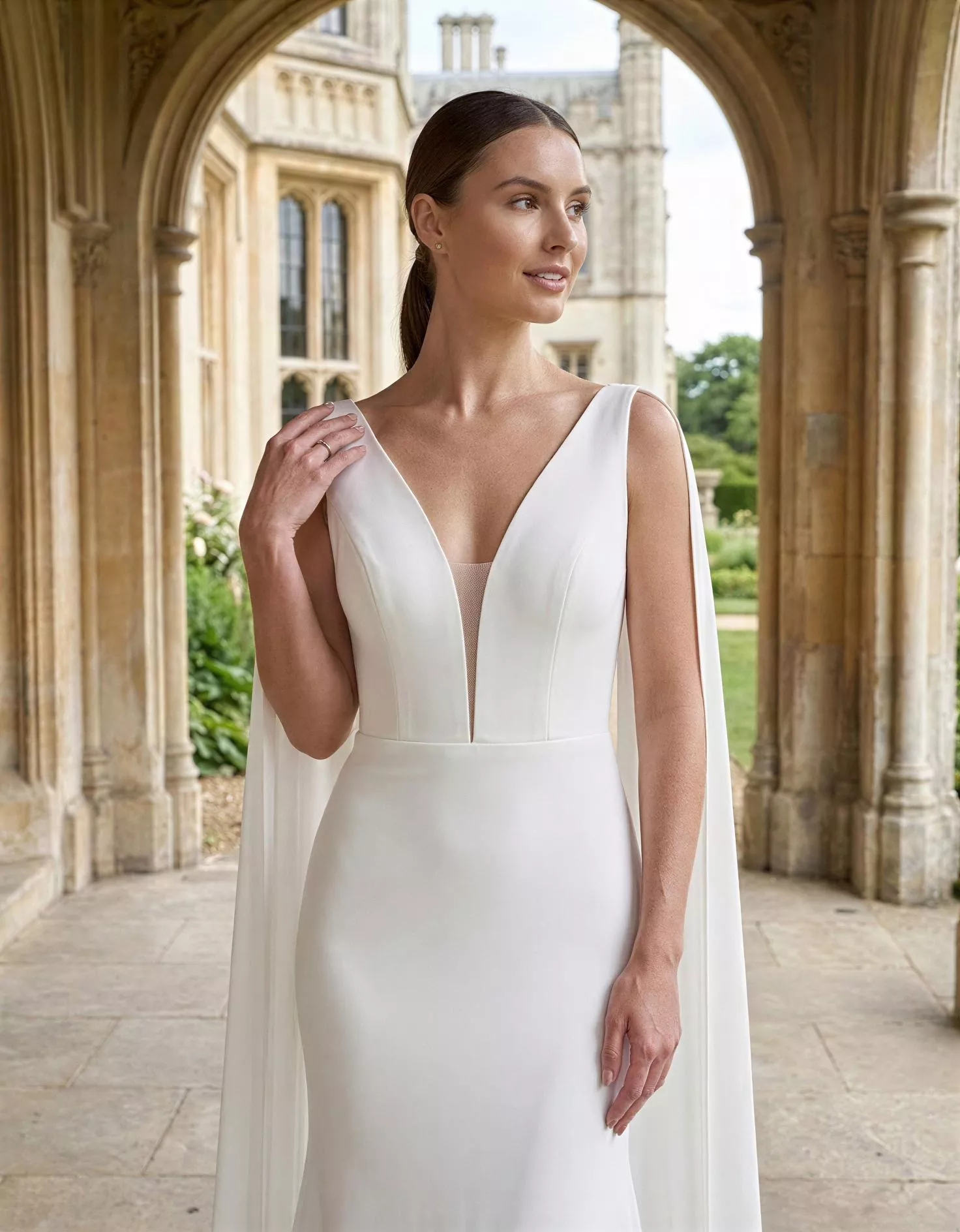 vestido-novia-hyderabat-atelierboheme-crapé-escoteenv-espaldaabiertaenu-detalle-atelierdebodas