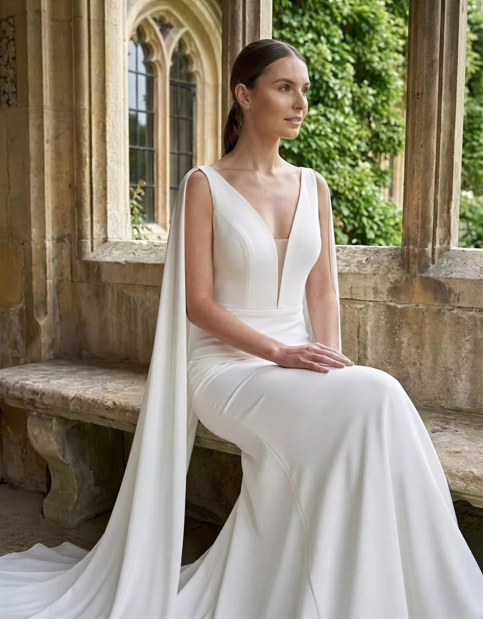 vestido-novia-hyderabat-atelierboheme-crapé-escoteenv-espaldaabiertaenu-editorial-atelierdebodas