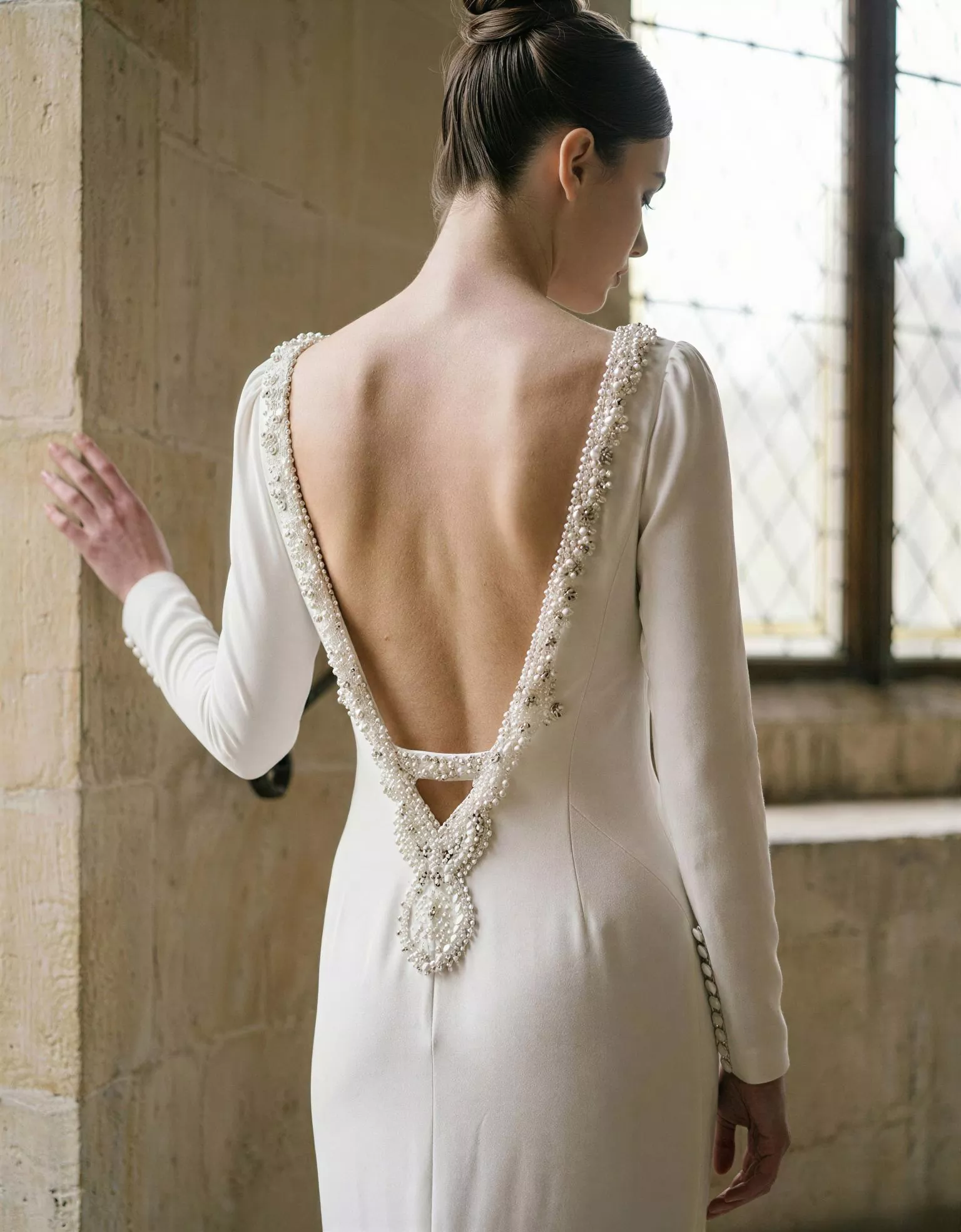 vestido-novia-leran-ateliercouture-encaje-escoteenv-espaldaenv-detalleespalda-atelierdebodas