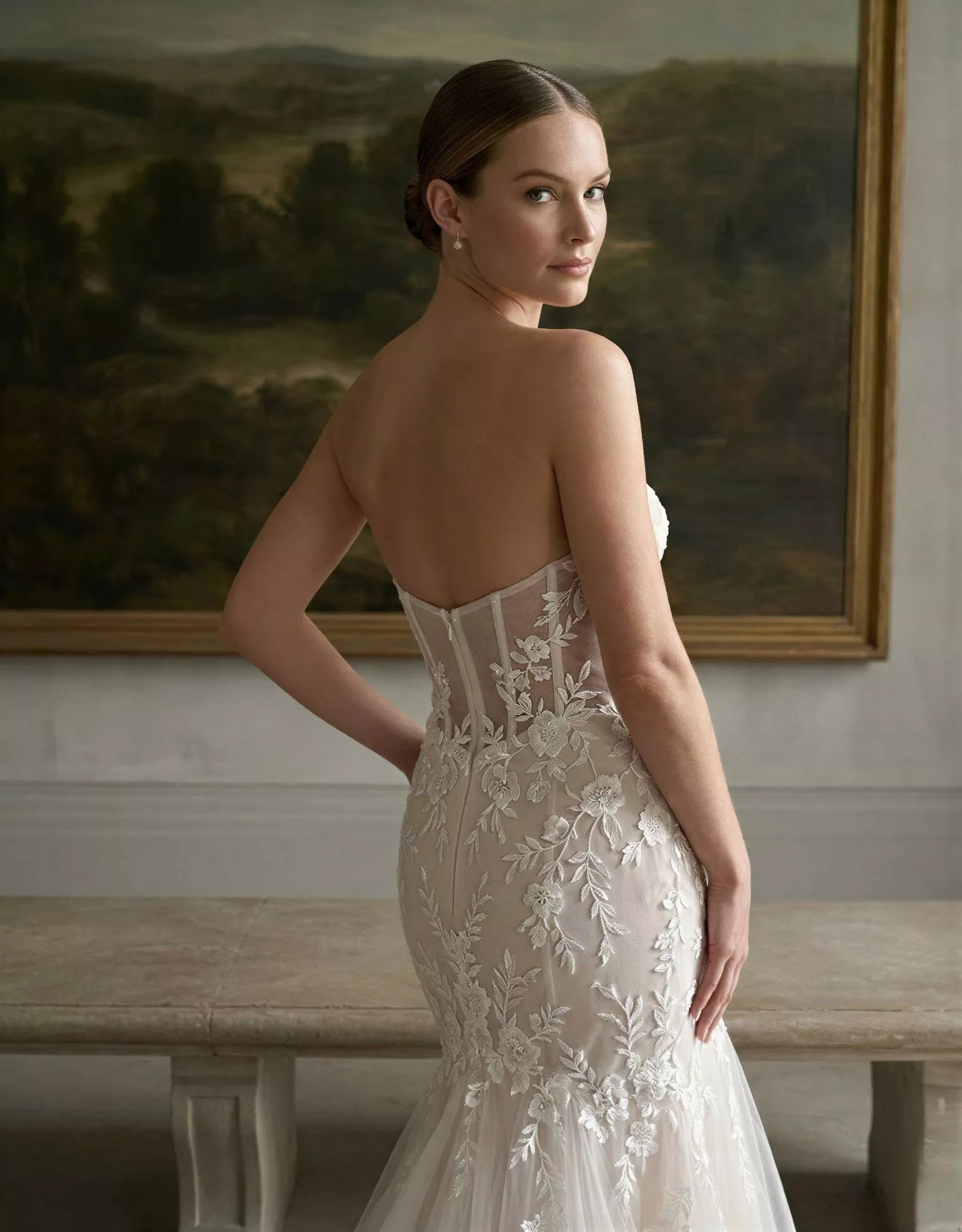 vestido-novia-liora-ateliercouture-encaje-escoteenv-espaldaenu-detalleespalda-atelierdebodas