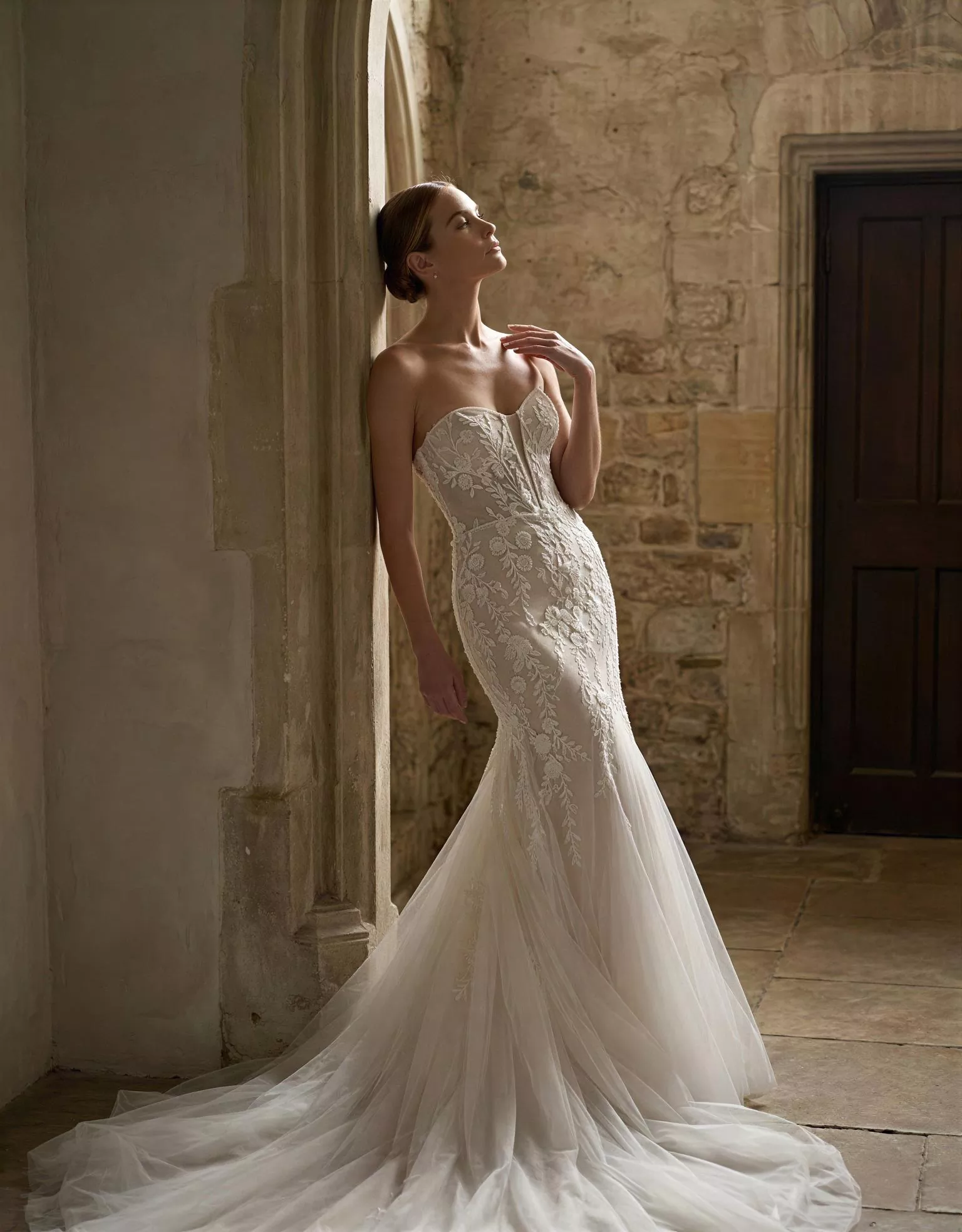 vestido-novia-liora-ateliercouture-encaje-escoteenv-espaldaenu-editorial-atelierdebodas