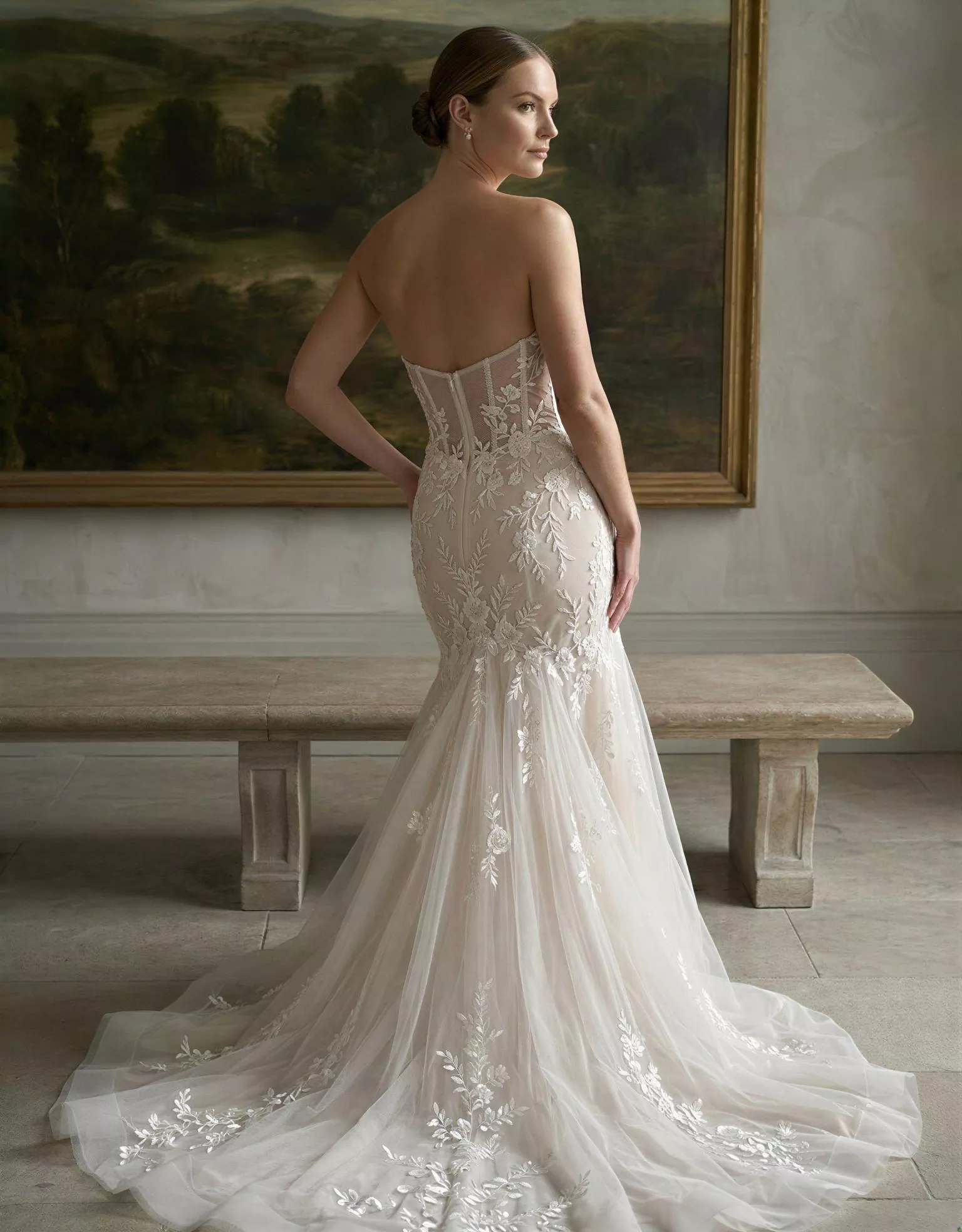 vestido-novia-liora-ateliercouture-encaje-escoteenv-espaldaenu-espalda-atelierdebodas