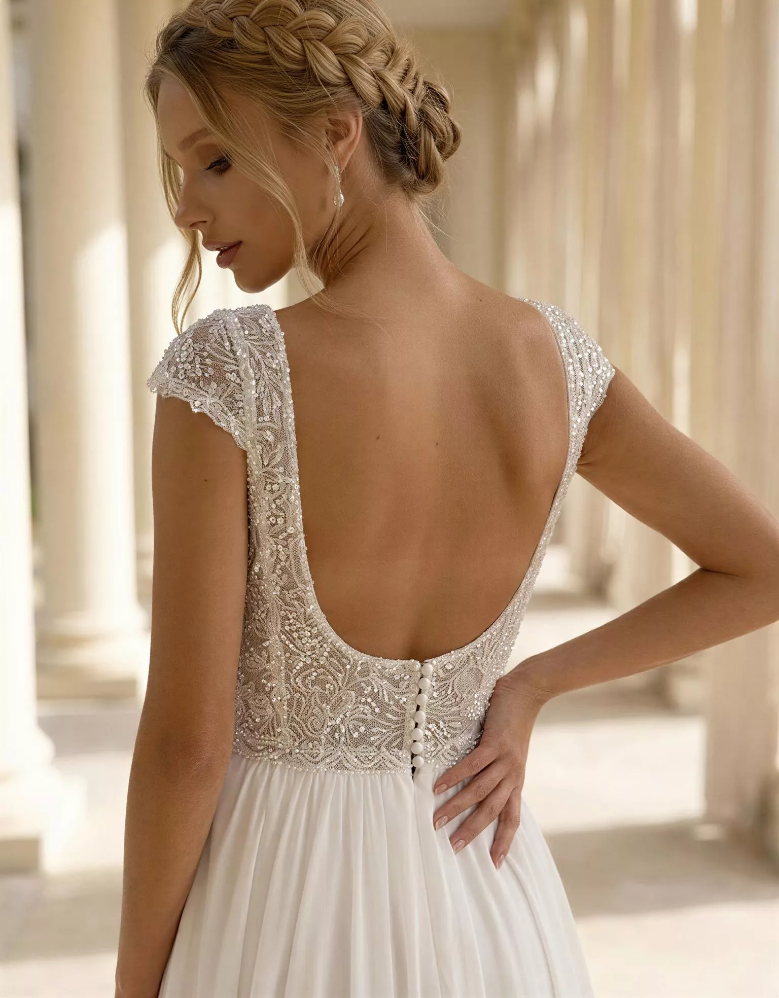 vestido-novia-londres-atelierboheme-encaje-escoteenv-espaldaenu-detalleespalda-atelierdebodas