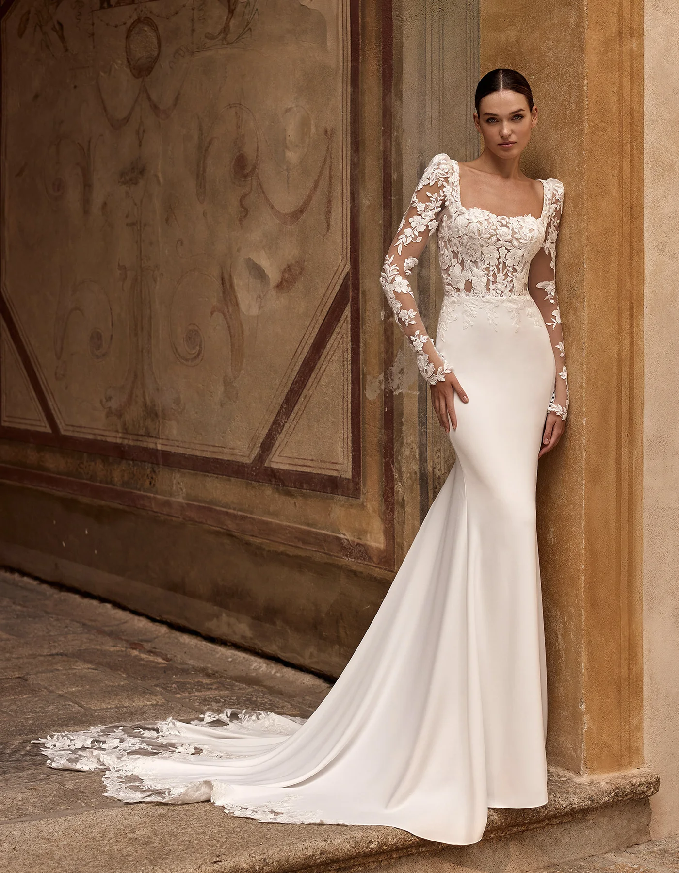 vestido-novia-madonna-albertopalatchi-encaje-escoterecto-espaldacerrada-frente-atelierdebodas