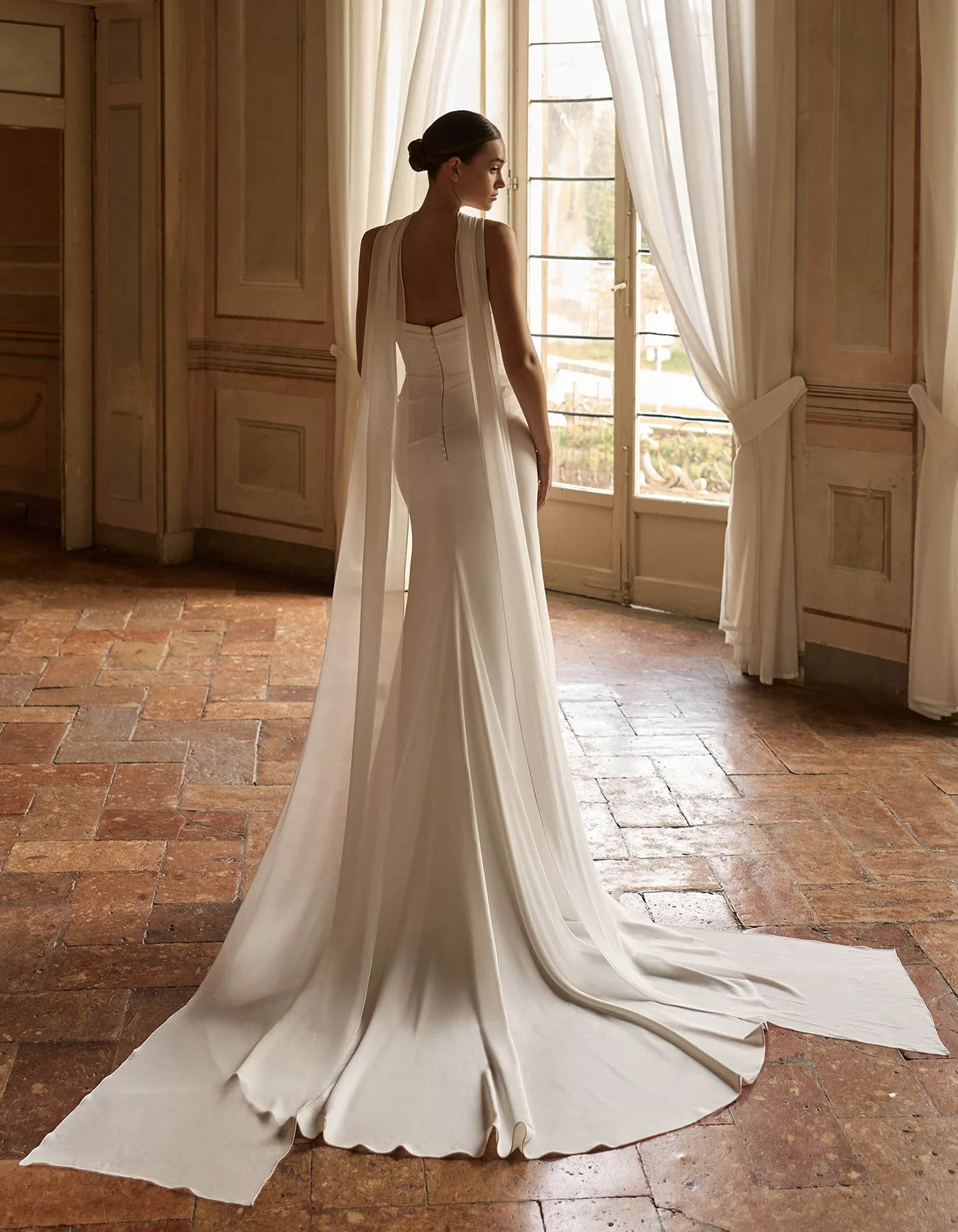 vestido-novia-malin-albertopalatchi-crepé-escotecorazón-espaldaenu-atelierdebodas