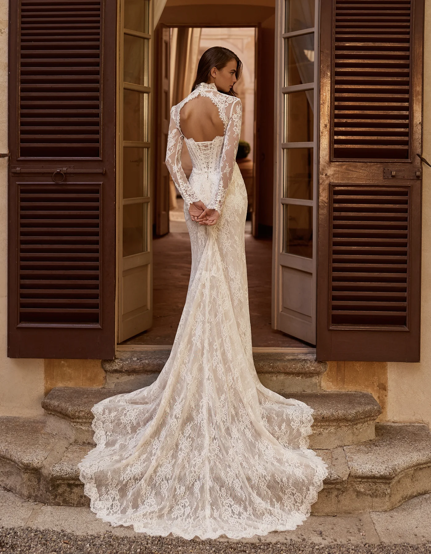 vestido-novia-monaly-albertopalatchi-encaje-escotecorazón-espaldailusion-atelierdebodas