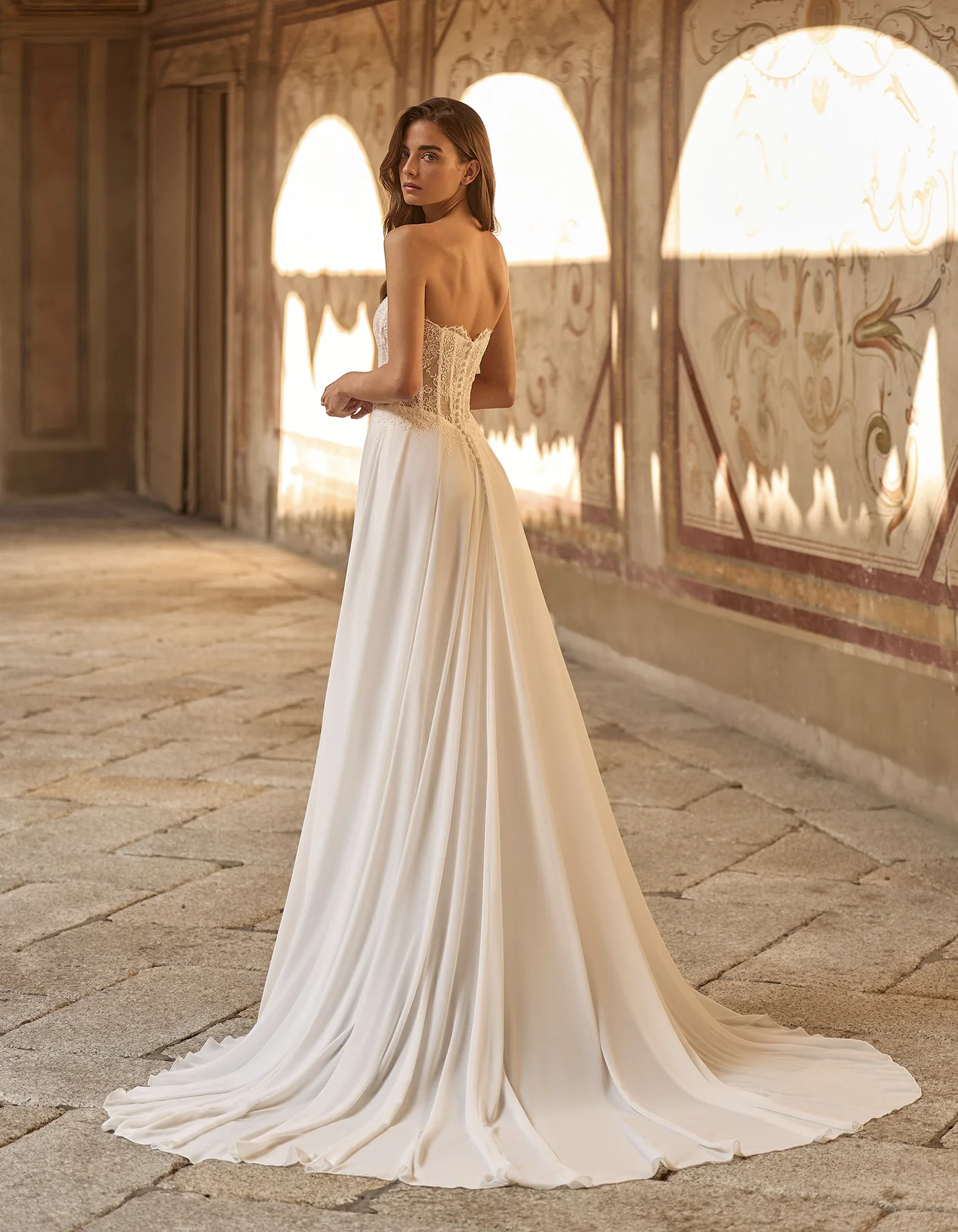 vestido-novia-rafaella-albertopalatchi-encaje-escoterecto-espaldarecta-atelierdebodas