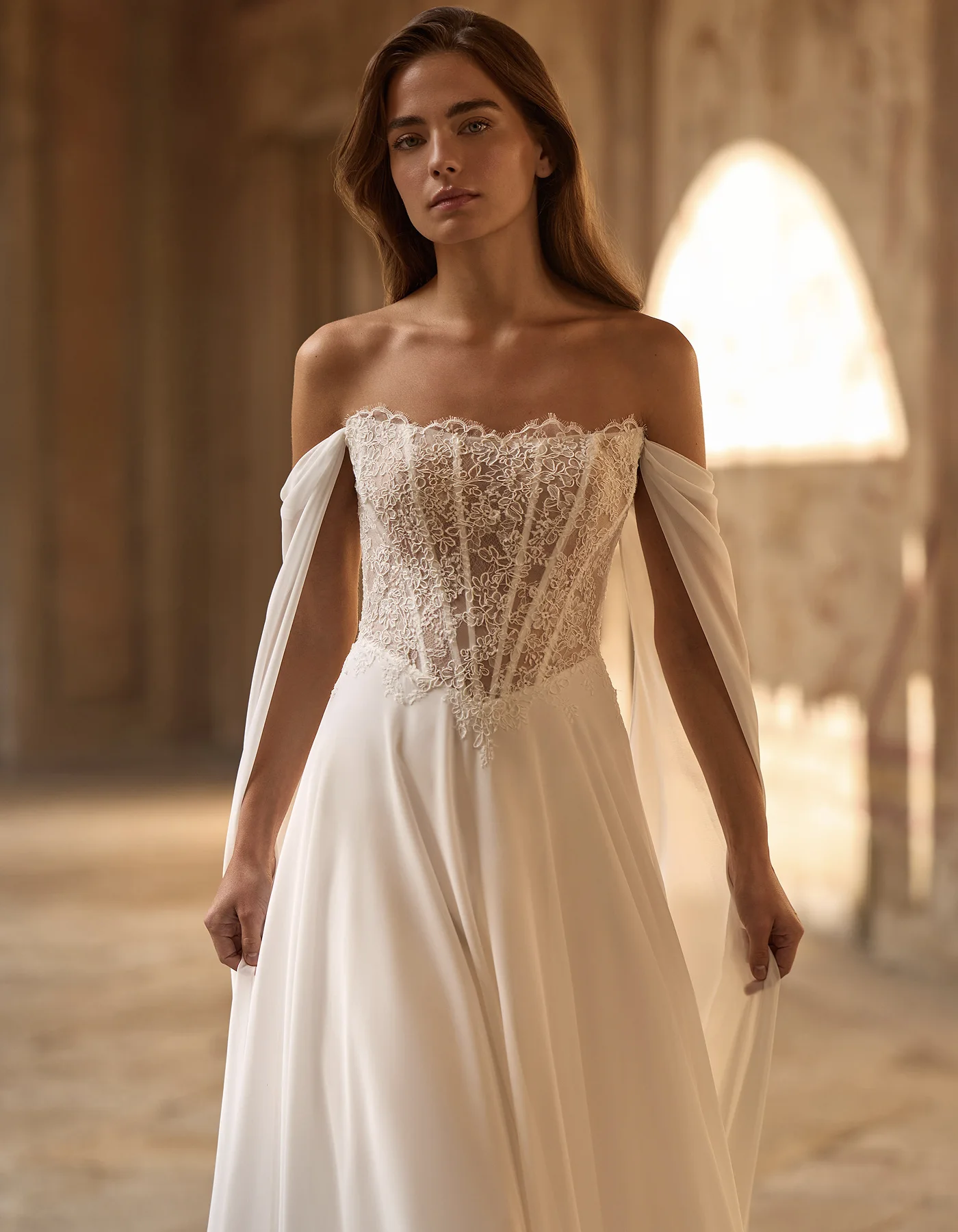 vestido-novia-rafaella-albertopalatchi-encaje-escoterecto-espaldarecta-detalle-atelierdebodas