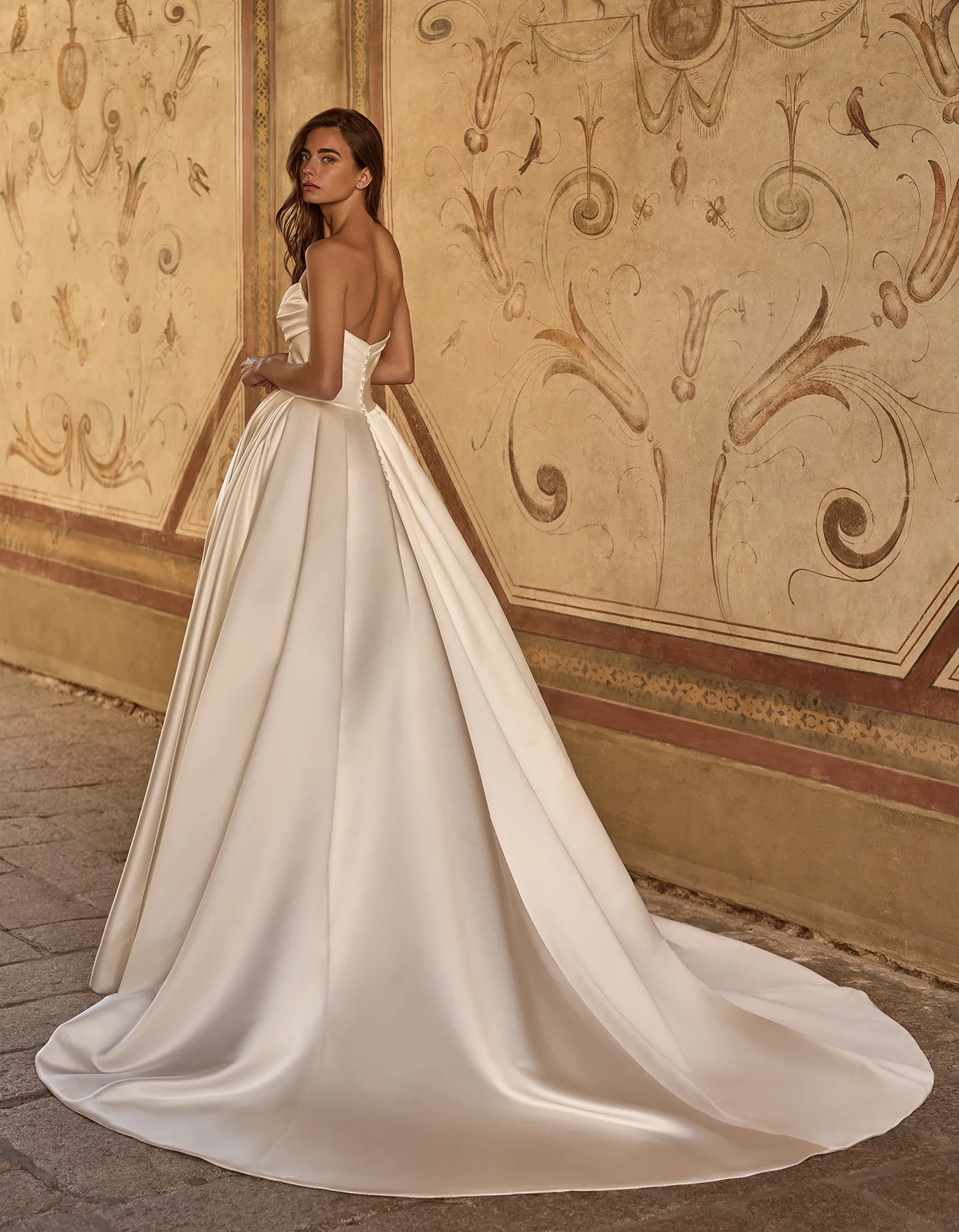 vestido-novia-selena-albertopalatchi-crepé-escoteenv-espaldarecta-atelierdebodas