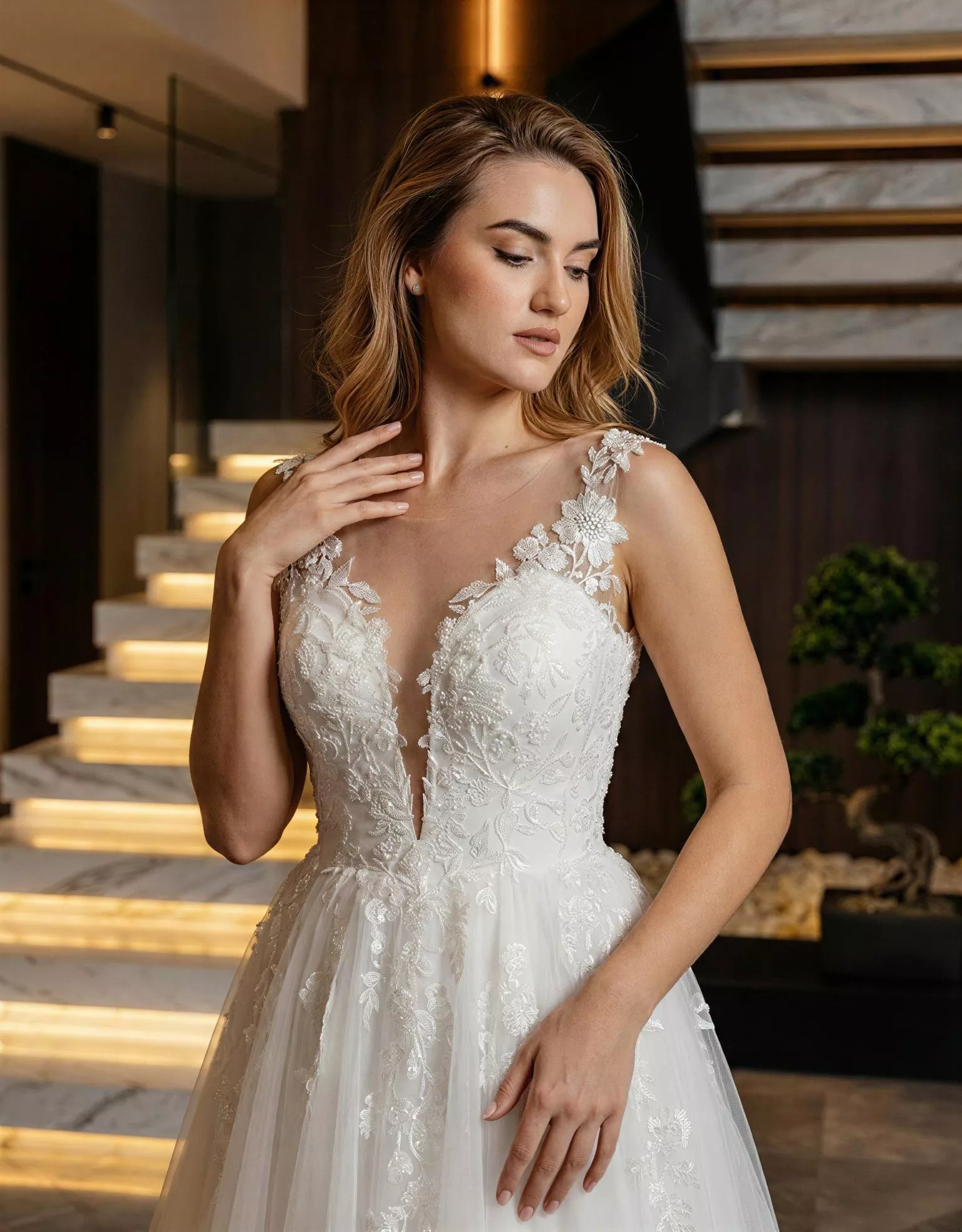 vestido-novia-tyra-atelierboheme-encaje-escoteenv-espaldacerrada-detalle-atelierdebodas