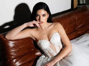 vestido-novia-uma-atelierromance-encaje-escoteenv-espaldacorsé-editorial-atelierdebodas