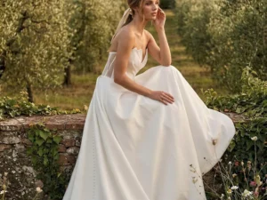 vestido-novia-vitorina-atelieressential-encaje-escoteenv-espaldarecta-editorial-atelierdebodas