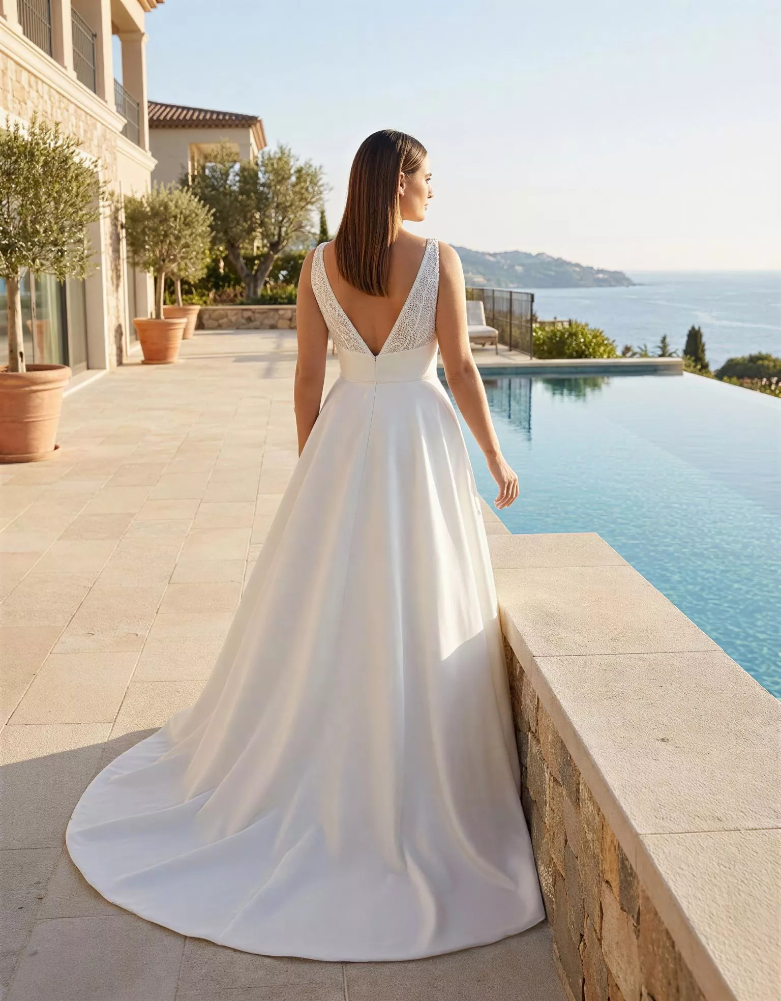 vestido-novia-vitorina-atelieressential-encaje-escoteenv-espaldarecta-espalda-atelierdebodas