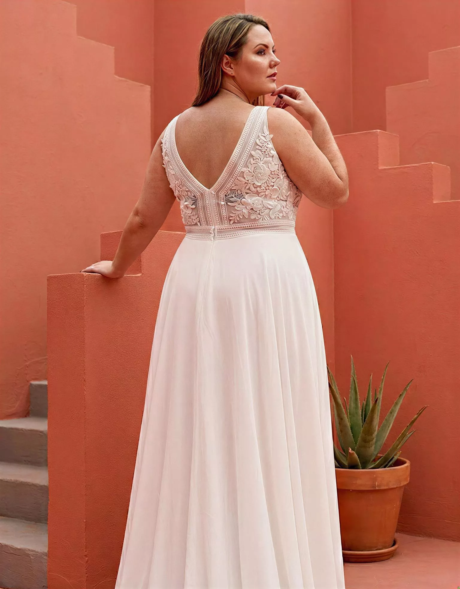 vestido-novia-yelphine-ateliermadonna-encaje-escoteenv-espaldaenu-atelierdebodas