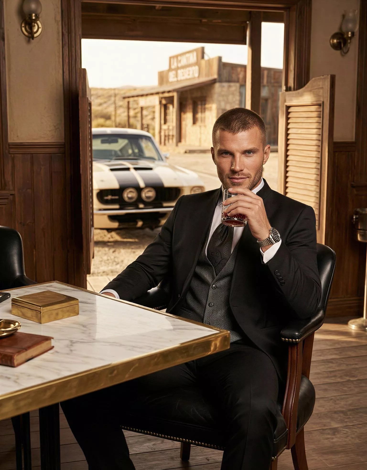 Traje de novio Athanasios, pose cantina, color negro, cuello mao, Atelier Masculini