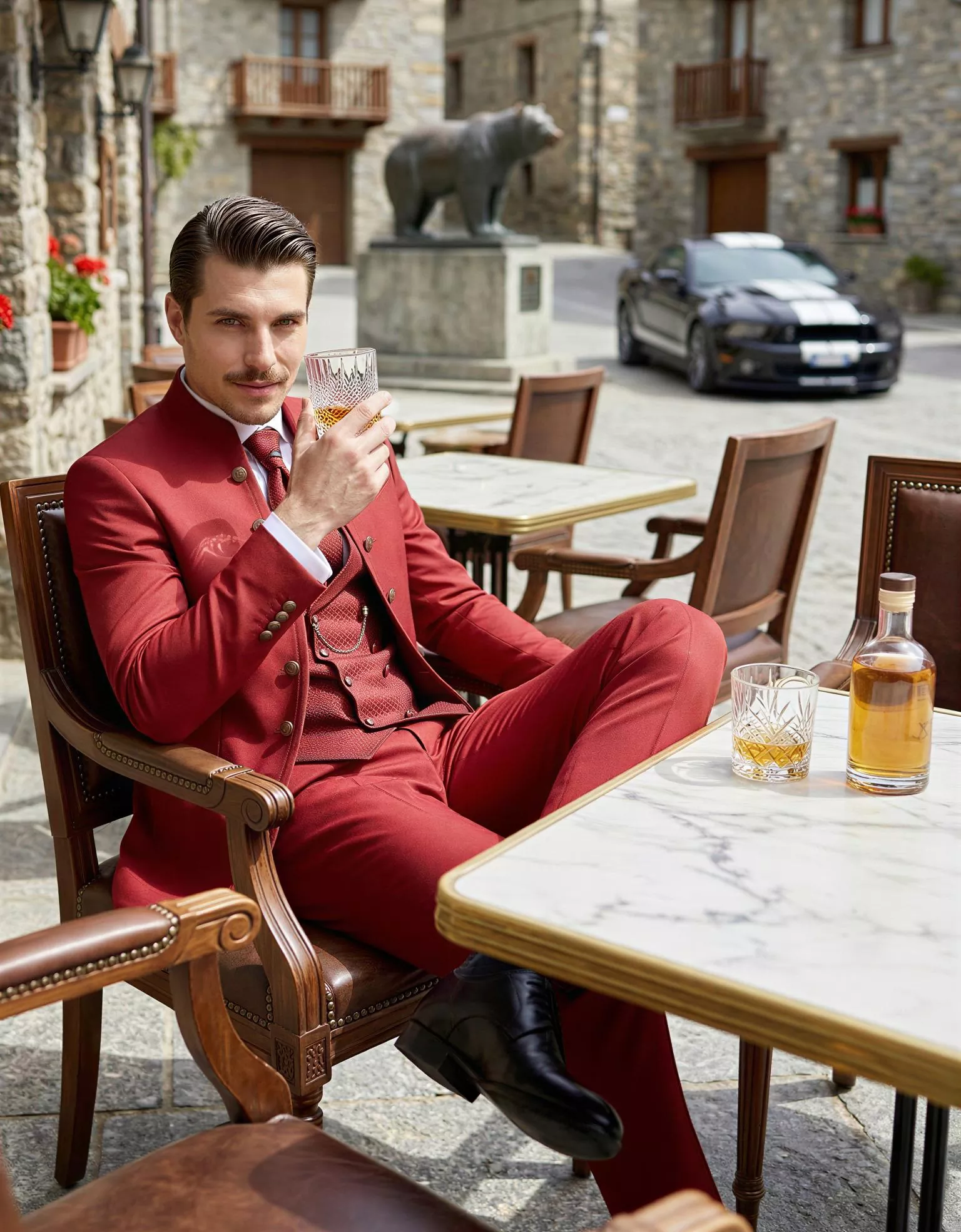 Traje de novio Kami, pose coctel, color rojo carmesí, ceremonia con cuello Mao, Atelier Masculini