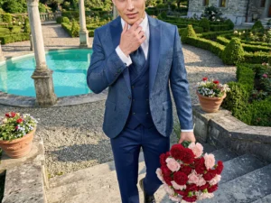 Traje de novio Lucente, pose cenital, color azul con relieve, ceremonia, Atelier Masculini