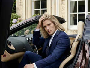 Traje de novio Perseo, pose coche, smoking, azul marino ,traje ceremonia, Atelier Masculini