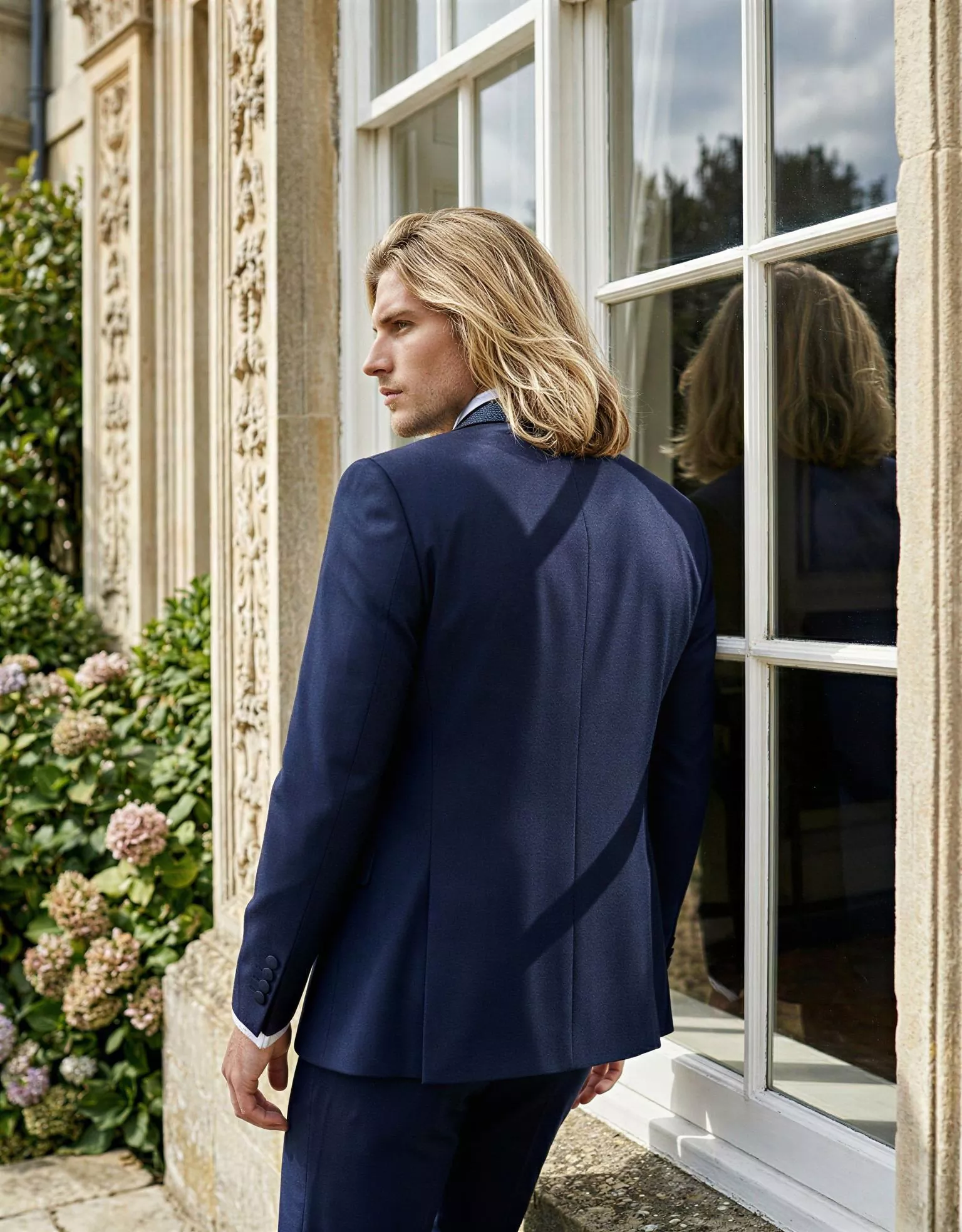 Traje de novio Perseo, pose espalda, smoking, azul marino ,traje ceremonia, Atelier Masculini