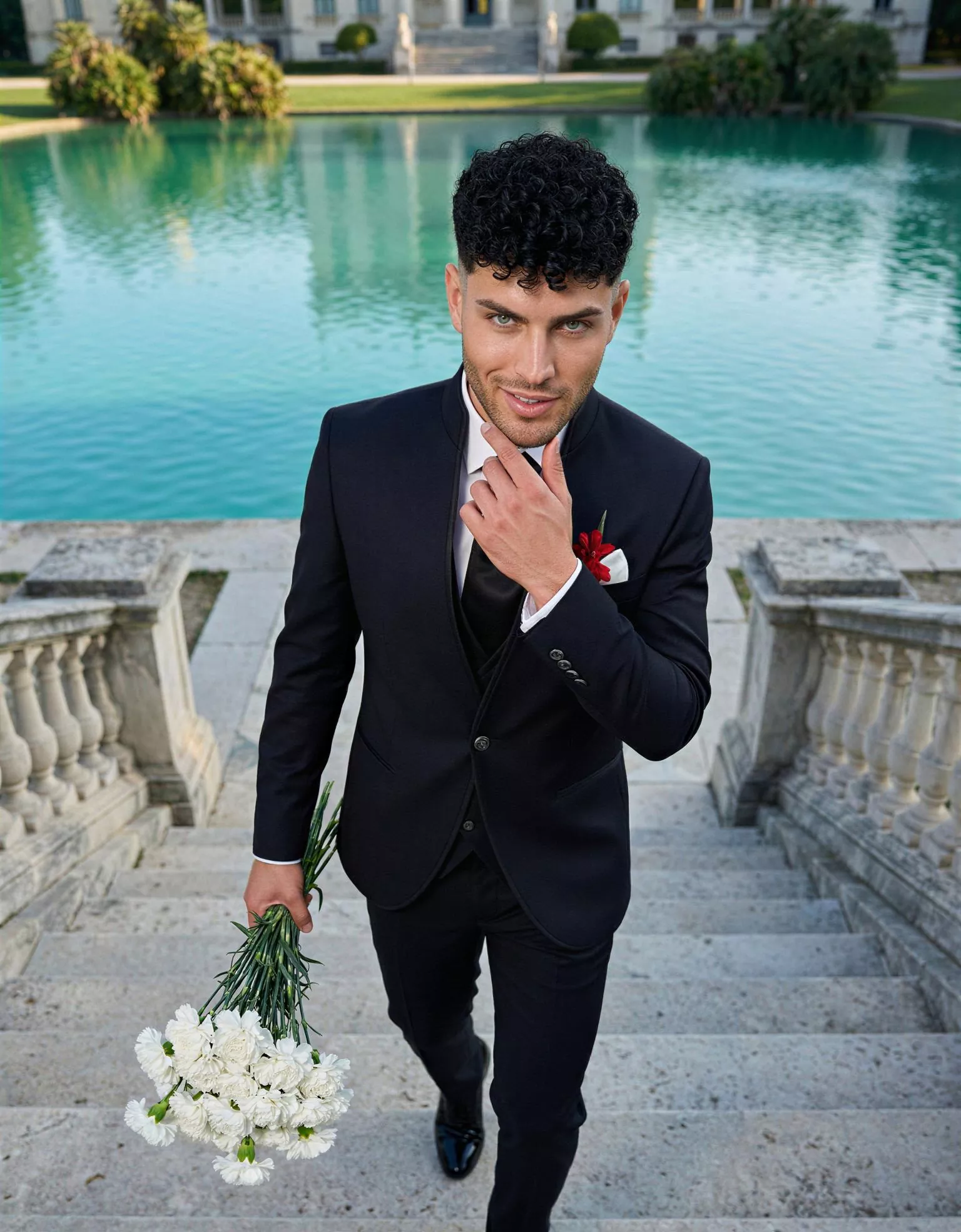 Traje de novio Ranofer, pose cenital, color negro, cuello mao, Atelier Masculini