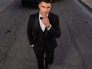 Traje de novio Tiberius, pose cenital, color negro azabache, esmoquin ceremonia, Atelier Masculini