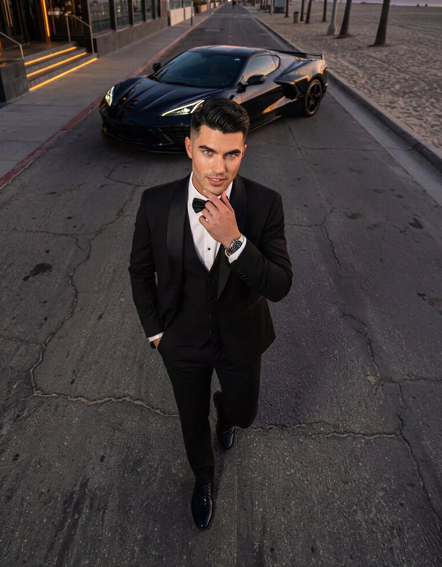 Traje de novio Tiberius, pose cenital, color negro azabache, esmoquin ceremonia, Atelier Masculini
