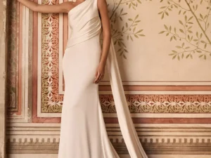 vestido-novia-fiorella-albertopalatchi-crepé-asimetrico-espaldacruzada-frente-atelierdebodas