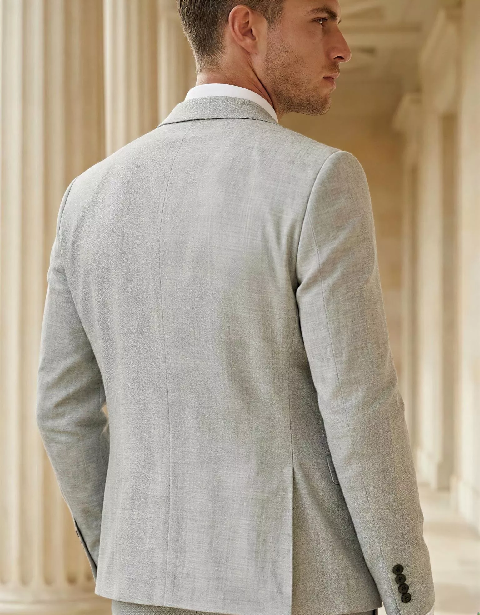 traje-novio-Bernard-masculini-atelierdebodas