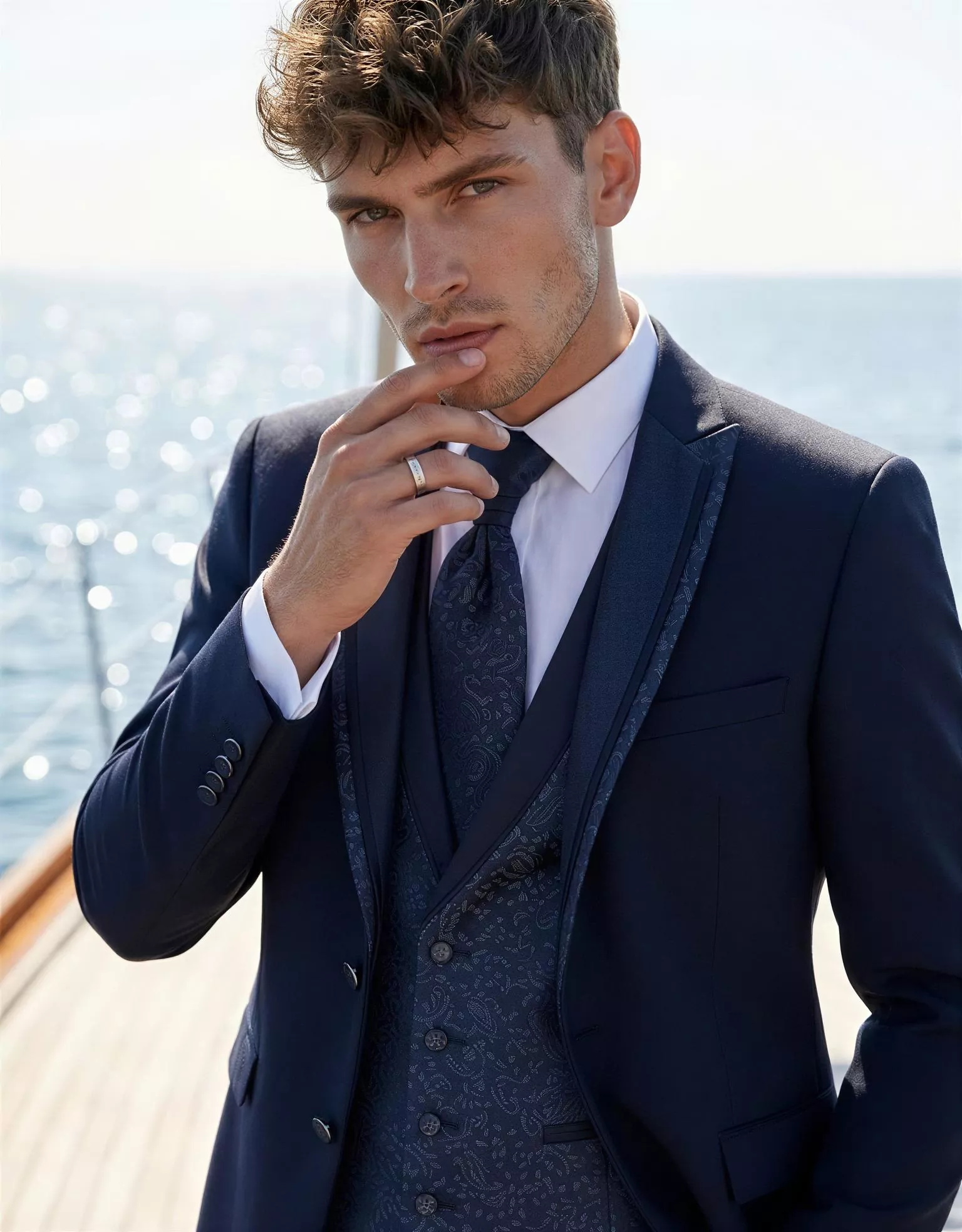 traje-novio-can-masculini-detalle-atelierdebodas