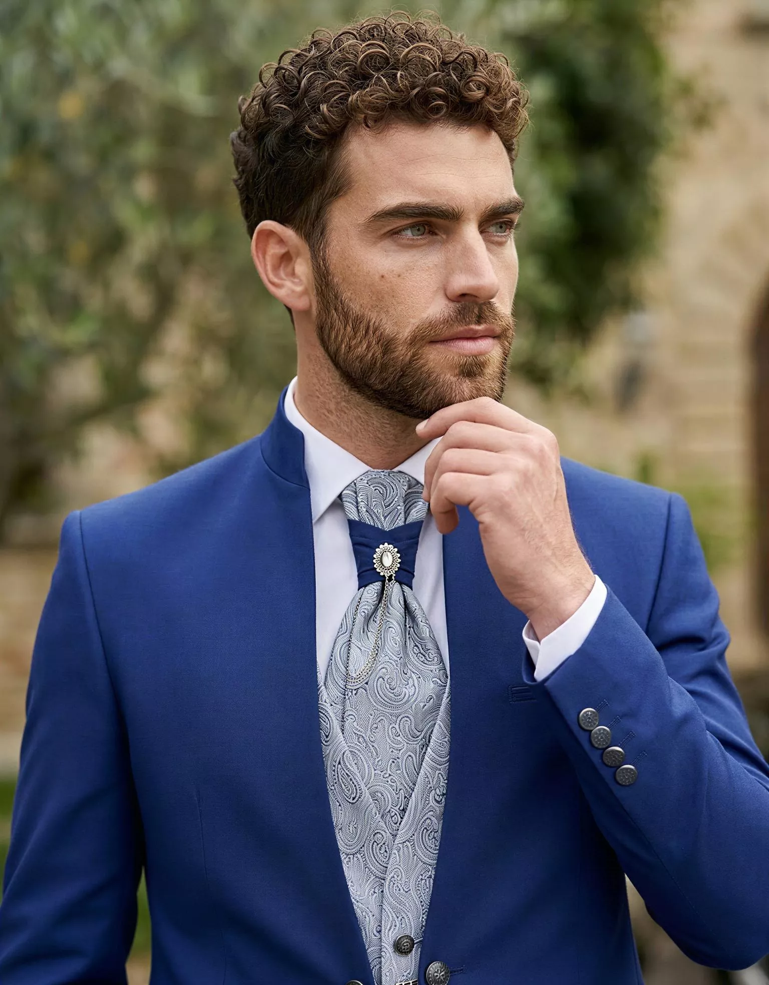 traje-novio-deri-masculini-detalle-atelierdebodas