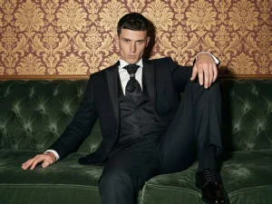 traje-novio-urban-masculini-editorial-atelierdebodas