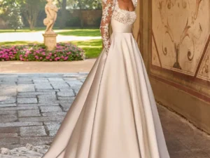 vestido-novia-ashanti-albertopalatchi-crepé-escoterecto-espaldaabierta-frente-atelierdebodas