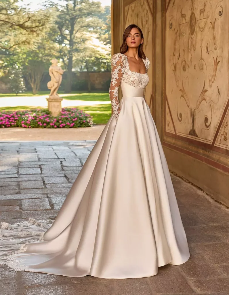 vestido-novia-ashanti-albertopalatchi-crepé-escoterecto-espaldaabierta-frente-atelierdebodas