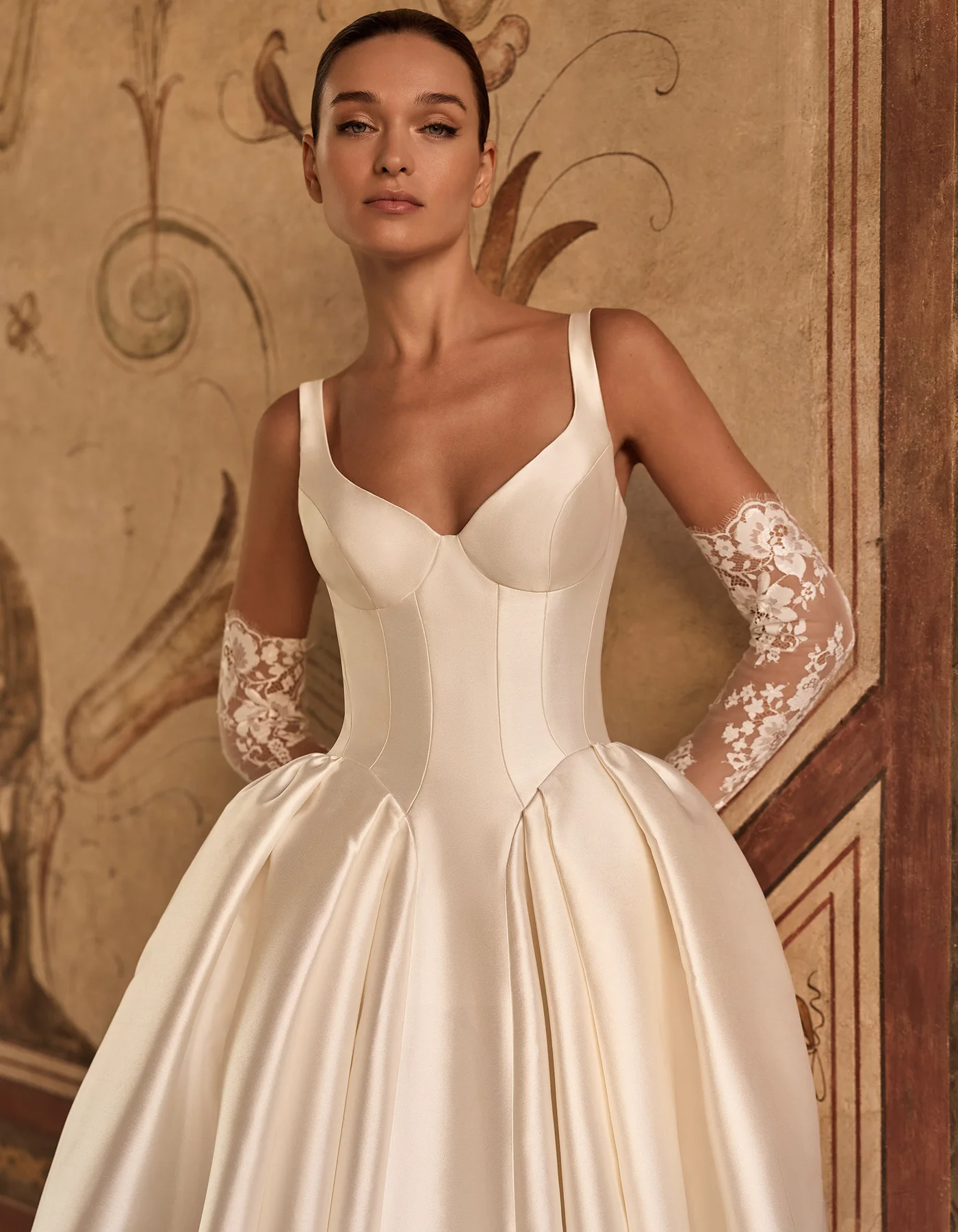 vestido-novia-azucena-albertopalatchi-mikado-corazón-espaldaenv-detalle-atelierdebodas