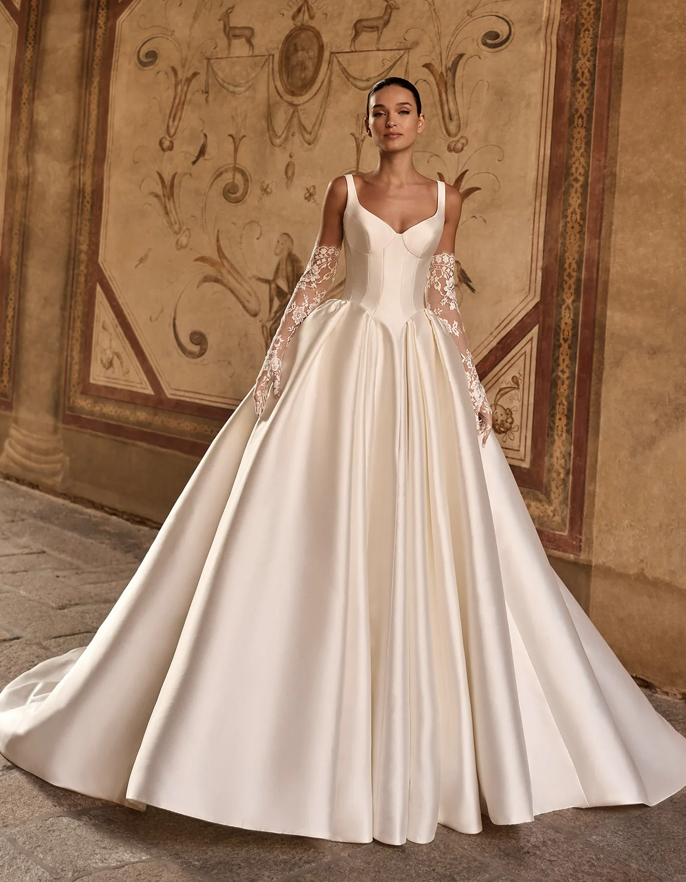vestido-novia-azucena-albertopalatchi-mikado-corazón-espaldaenv-frente-atelierdebodas