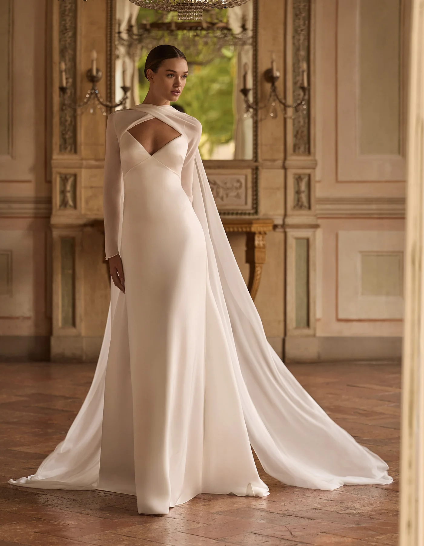 vestido-novia-hildur-albertopalatchi-crepé-escoteenv-espaldaenv-frentesemidescubierto-atelierdebodas