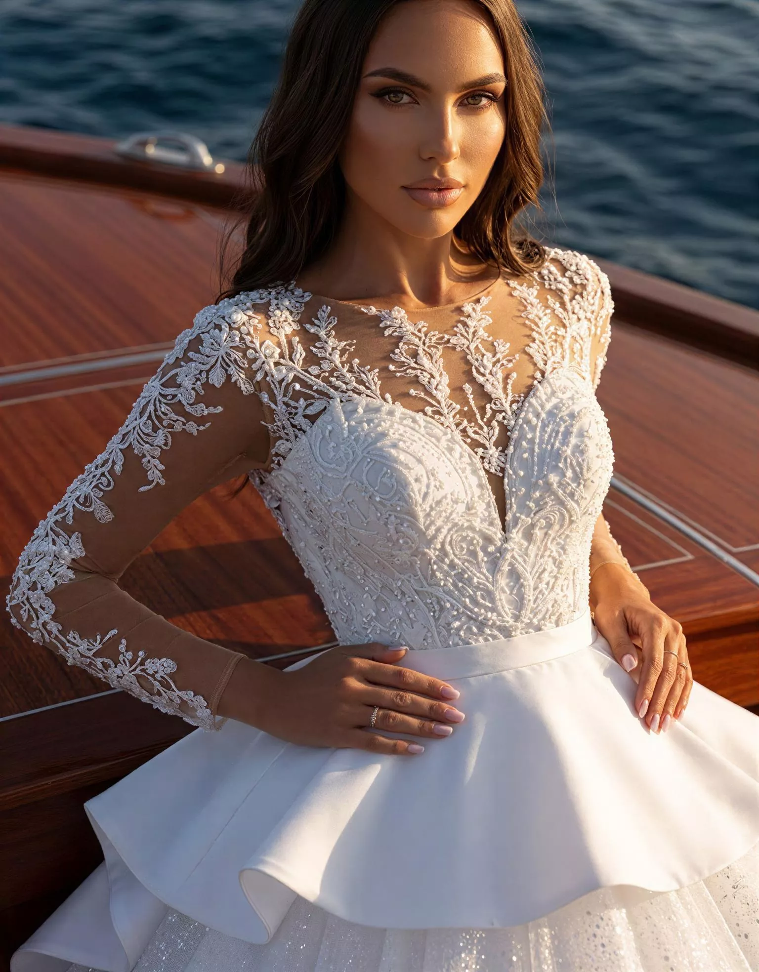 vestido-novia-lavigna-atelierromance-pedreria-escotecerrado-espaldacerrada-detalle-atelierdebodas