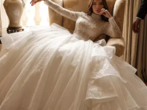 vestido-novia-lucibella-ateliercouture-pedreria-escotecerrado-espaldaabierta-atelierdebodas