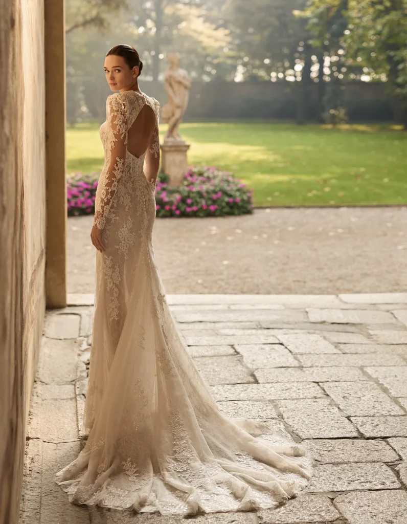 vestido-novia-norah-albertopalatchi-encaje-escotecuadrado-espaldaabierta-atelierdebodas