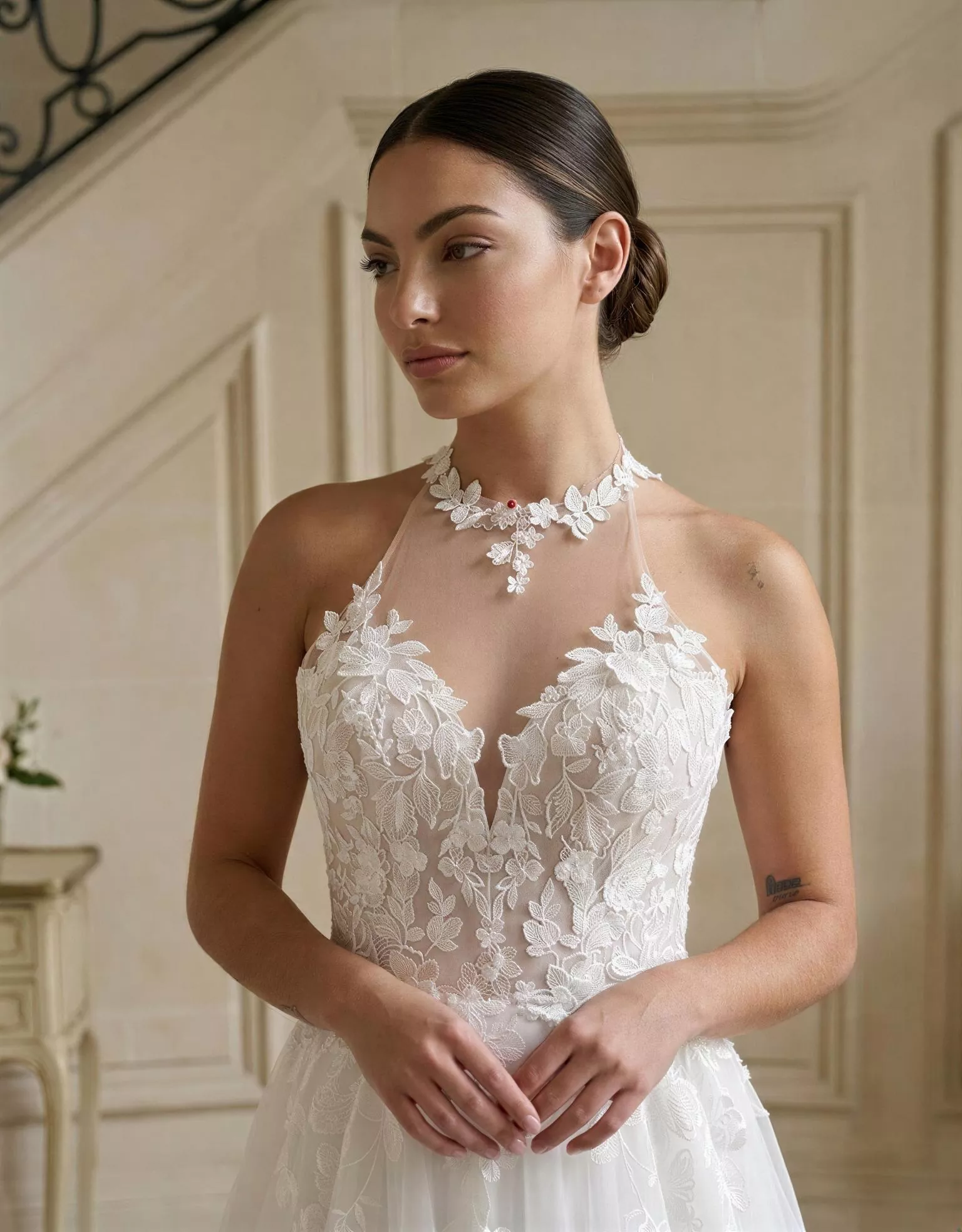 vestido-novia-reya-atelierromance-encaje-escotecorazón-espaldasemiabierta-detalle-atelierdebodas