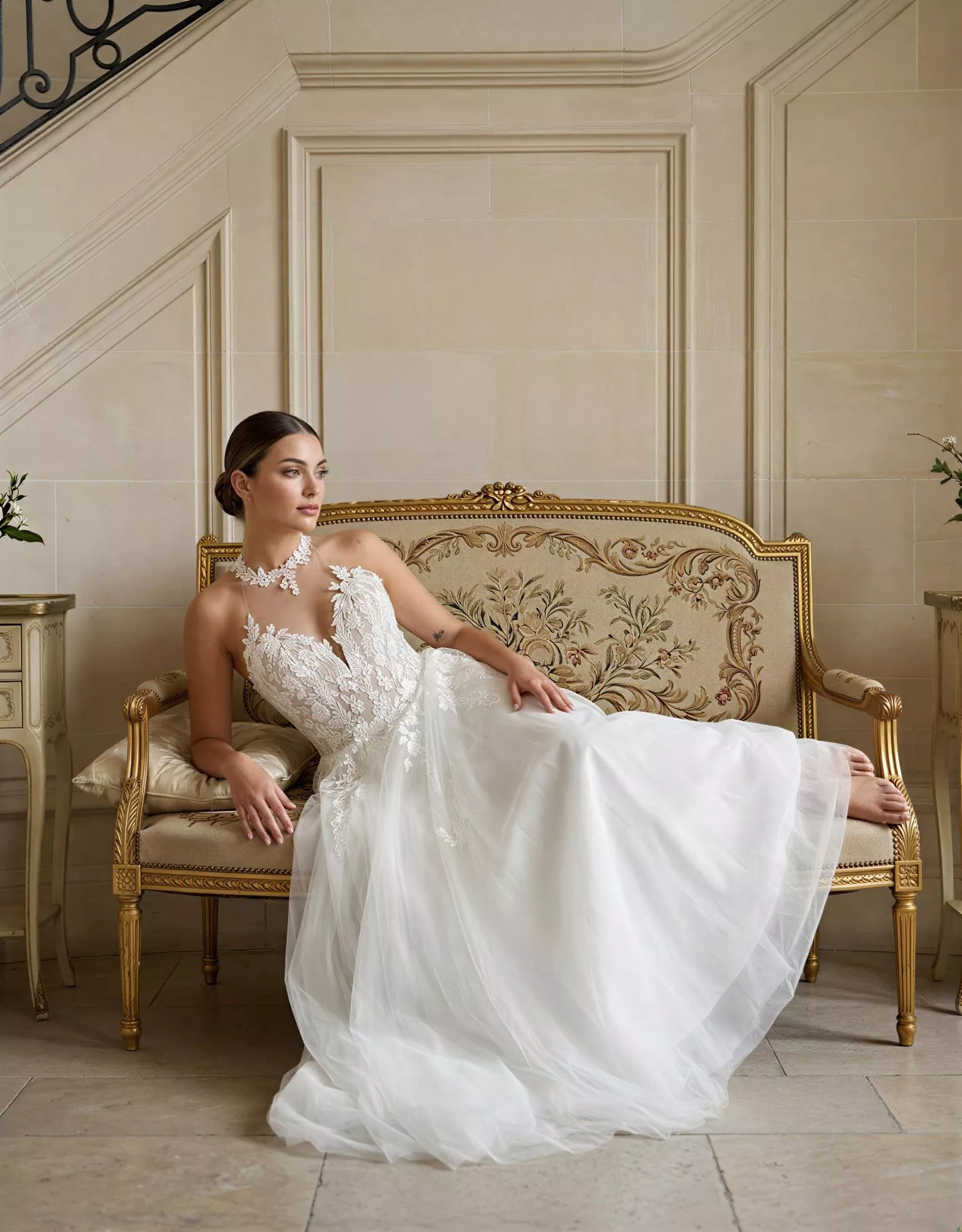 vestido-novia-reya-atelierromance-encaje-escotecorazón-espaldasemiabierta-frente-atelierdebodas