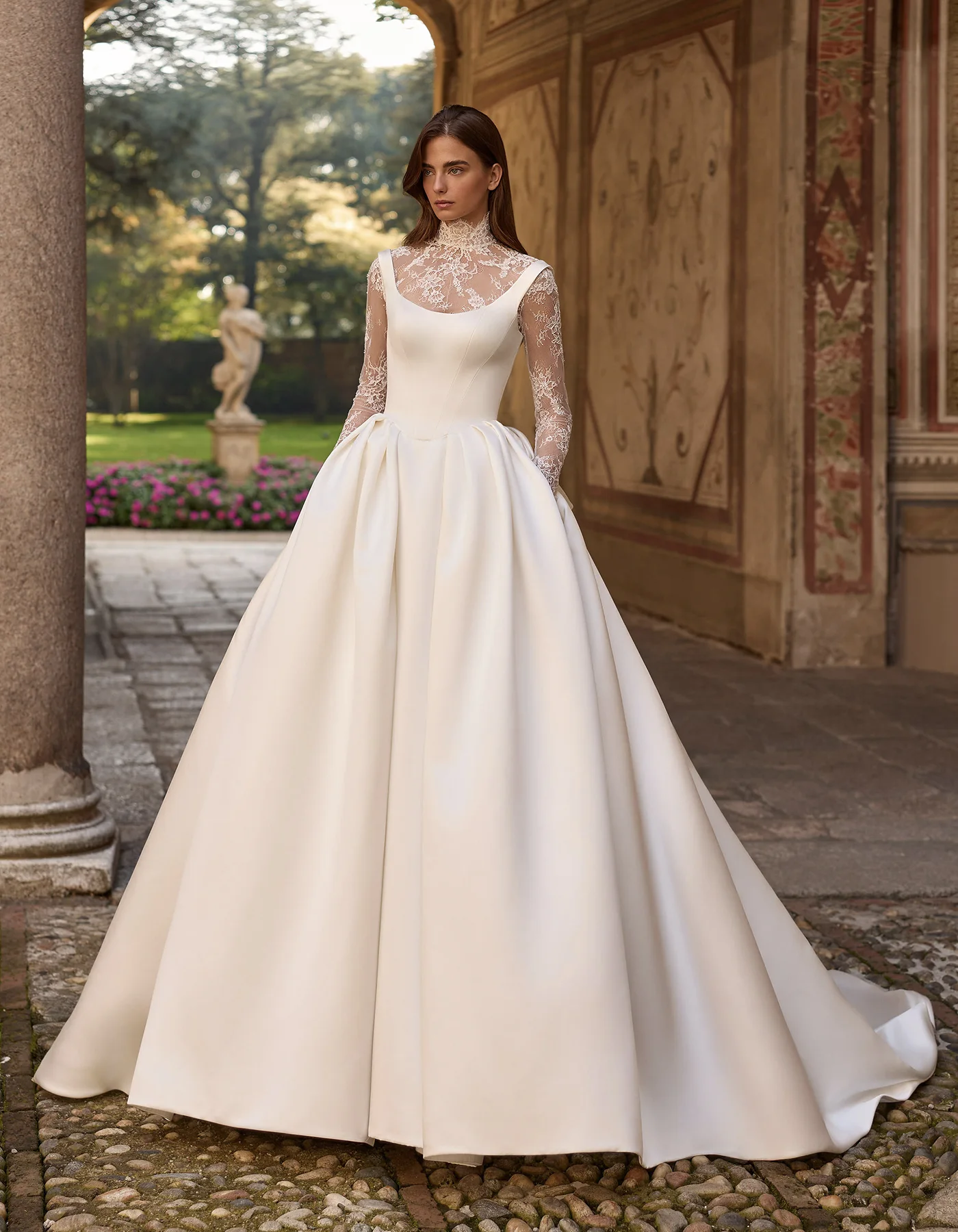 vestido-novia-shania-albertopalatchi-mikado-escoteredondo-espaldaenv-frentetul-atelierdebodas