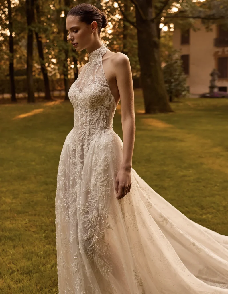vestido-novia-solange-albertopalatchi-Encaje-escotehalter-espaldaenv-detalle-atelierdebodas