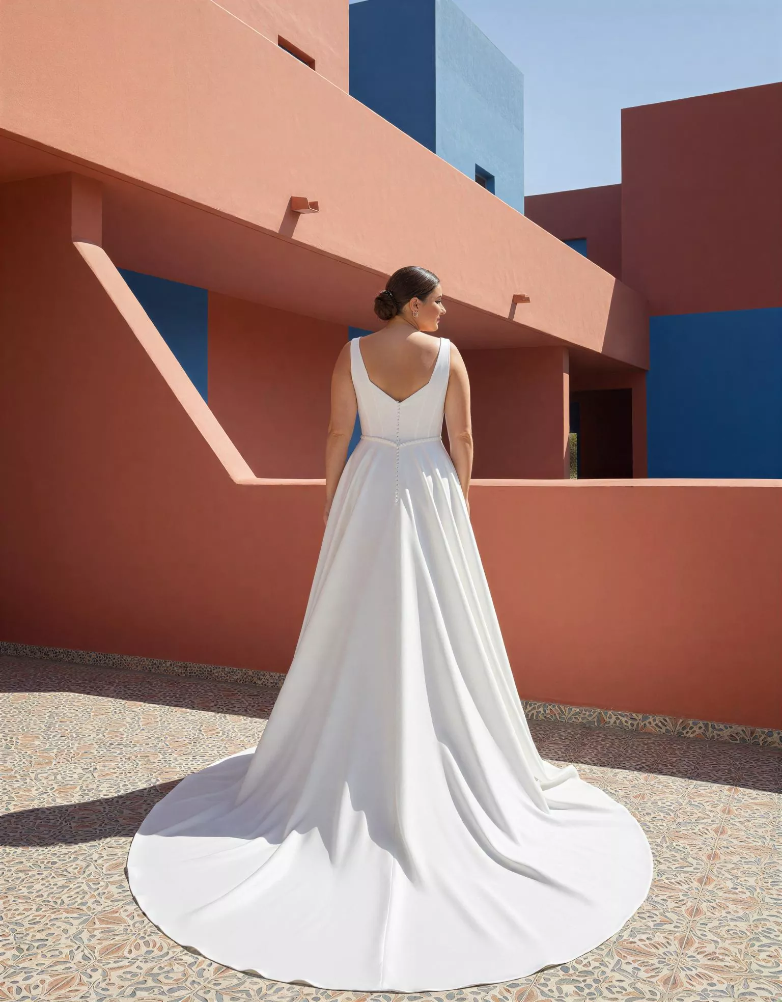 vestido-novia-yonny-ateliermadonna-crepé-escotecorazón-espaldaenv-atelierdebodas