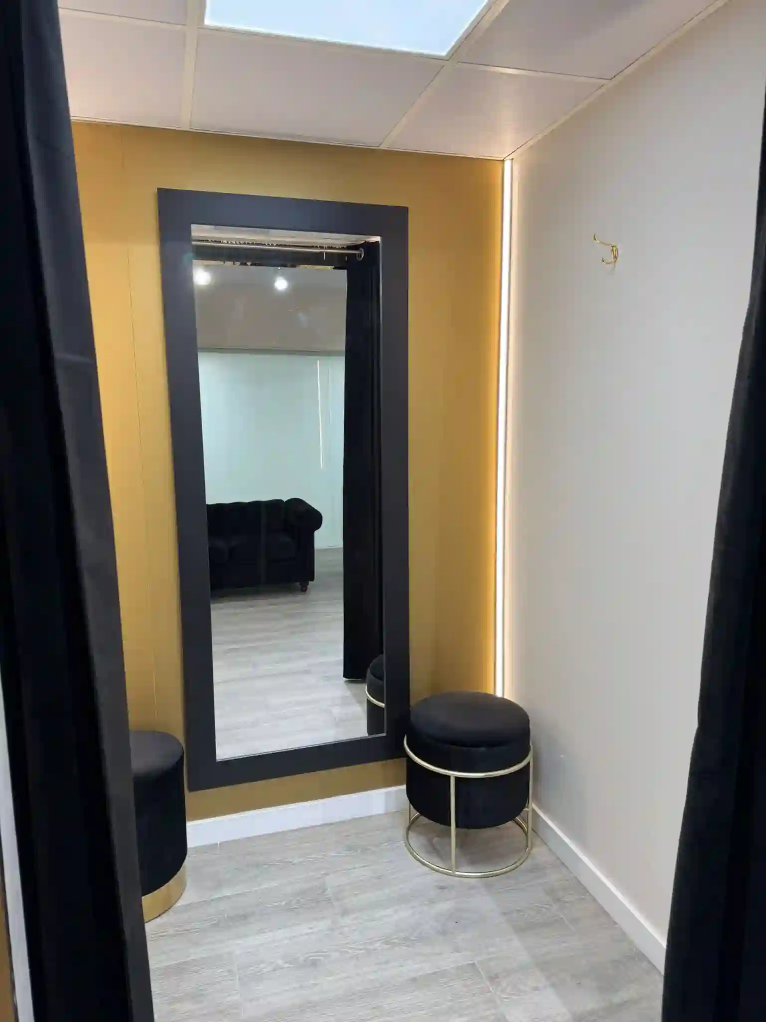 probar-traje-novio-murcia-atelier