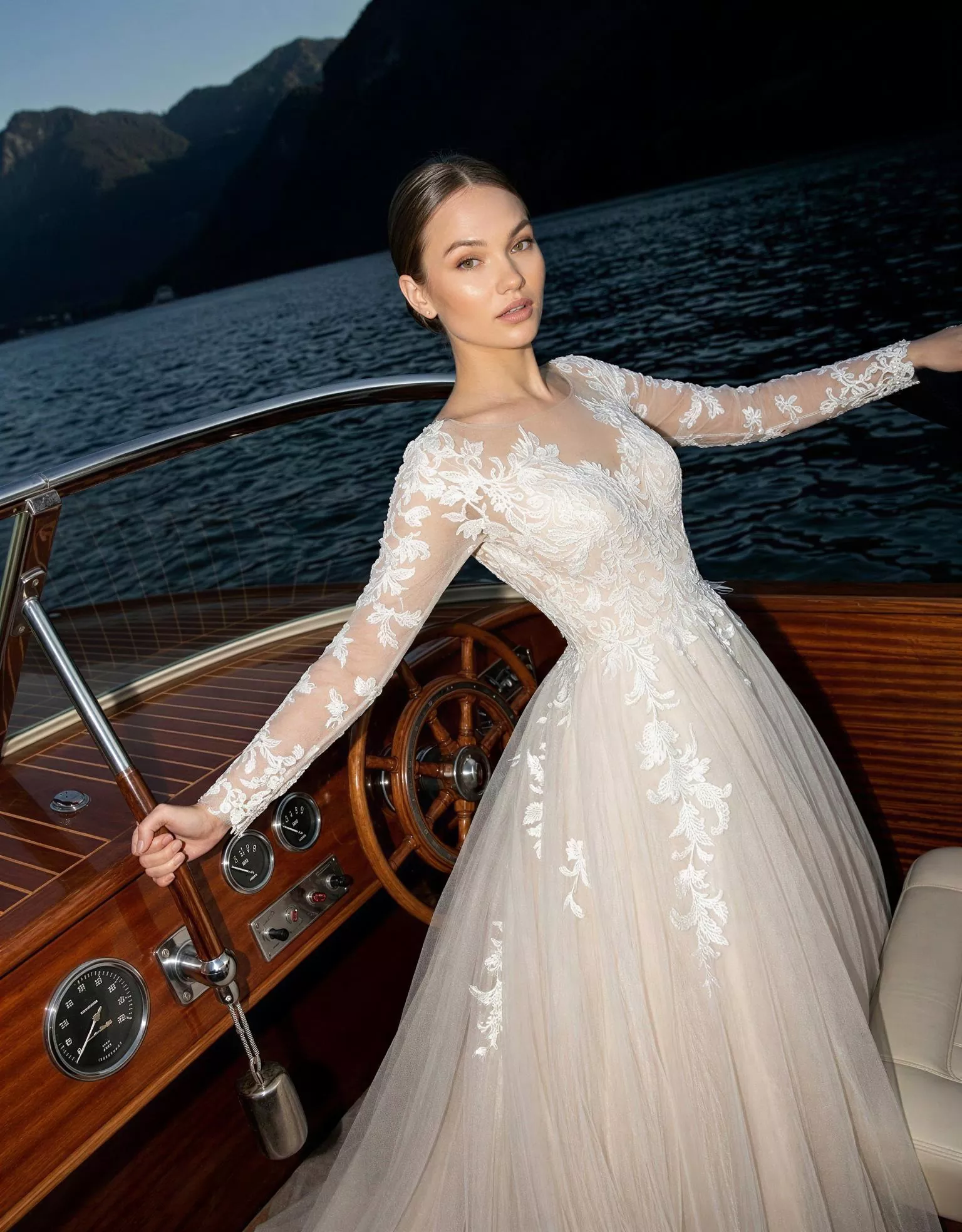 vestido-novia-bling-atelierromance-encaje-escotecerrado-espaldacerrado-editorial-atelierdebodas