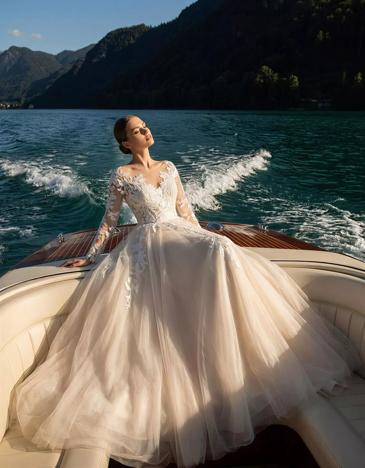 vestido-novia-bling-atelierromance-encaje-escotecerrado-espaldacerrado-frente-atelierdebodas