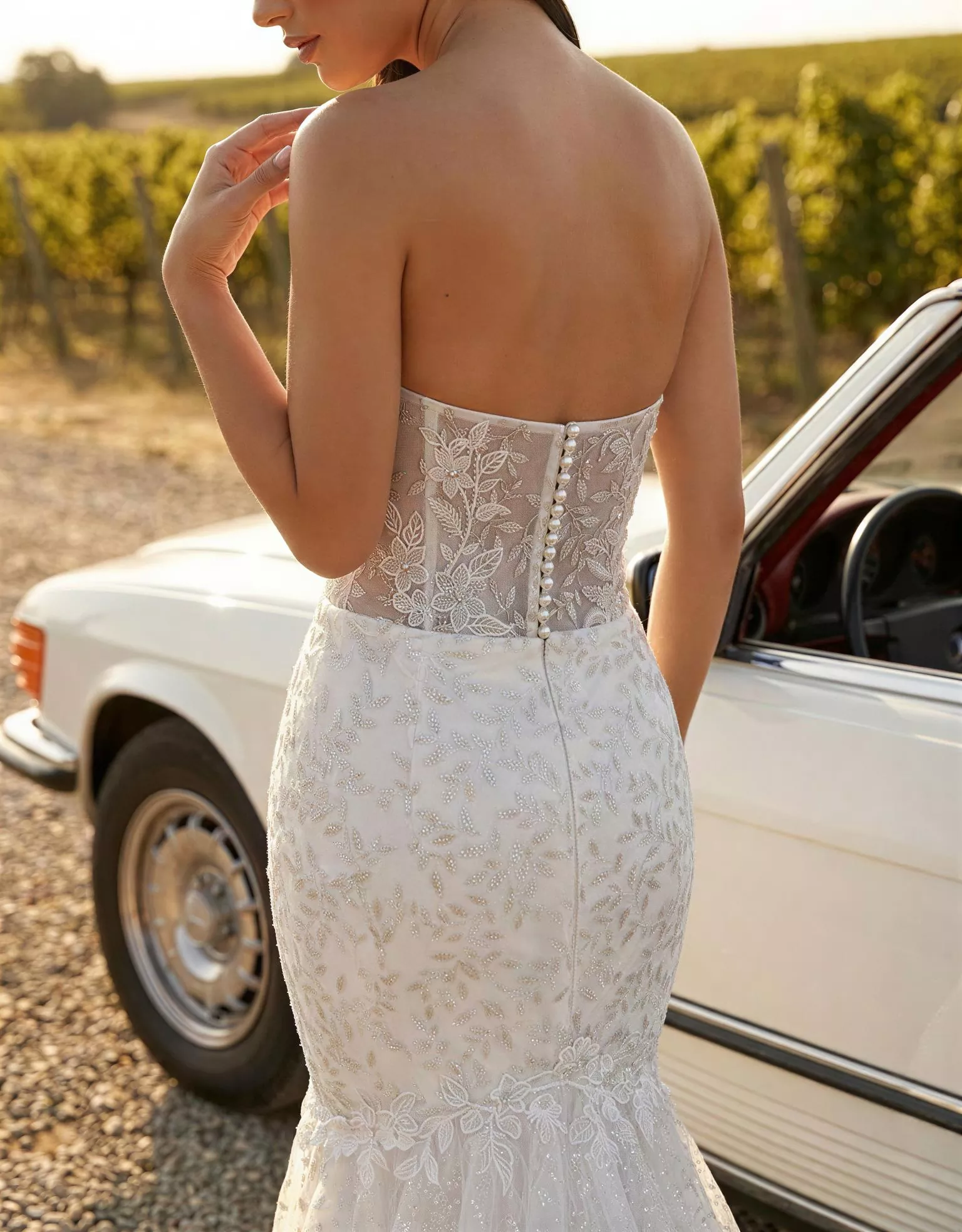 vestido-novia-florencia-ateliercouture-encaje-escoteenv-espaldaenv-detalleespalda-atelierdebodas